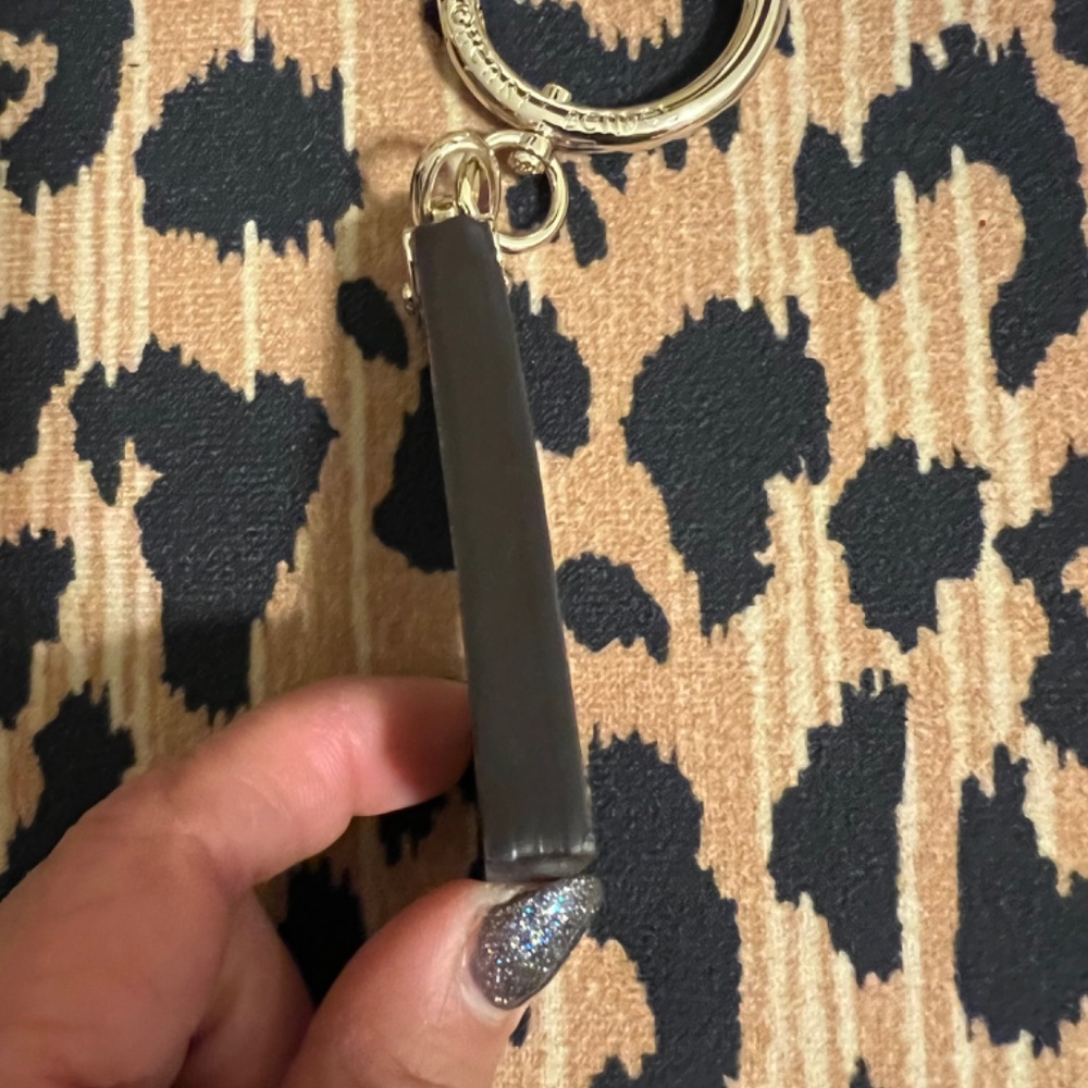 - Henri bendel L bag charm - Picture 3 of 5